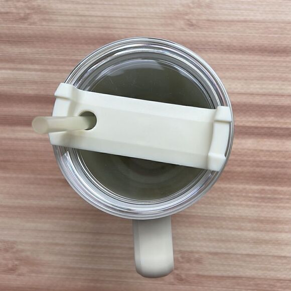 40oz hydraquench tumbler with handle in cream - Picture 6 of 12